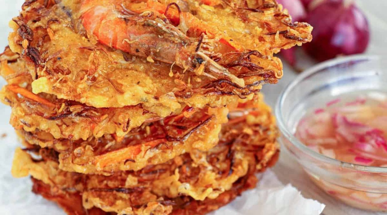 bean-sprout-and-prawn-fritters-recipe-bazun-khwet-kyaw