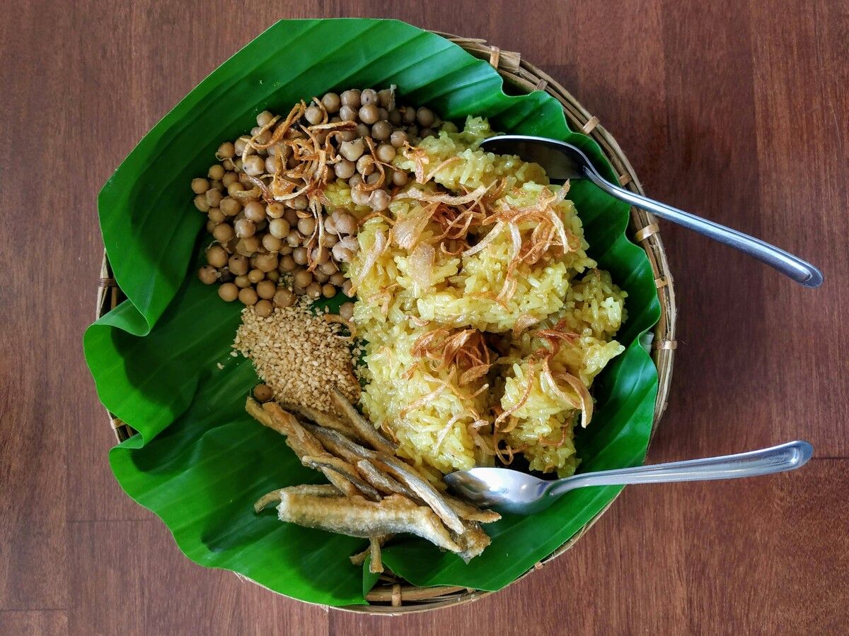 burmese-golden-sticky-rice-recipe-shwe-htamin