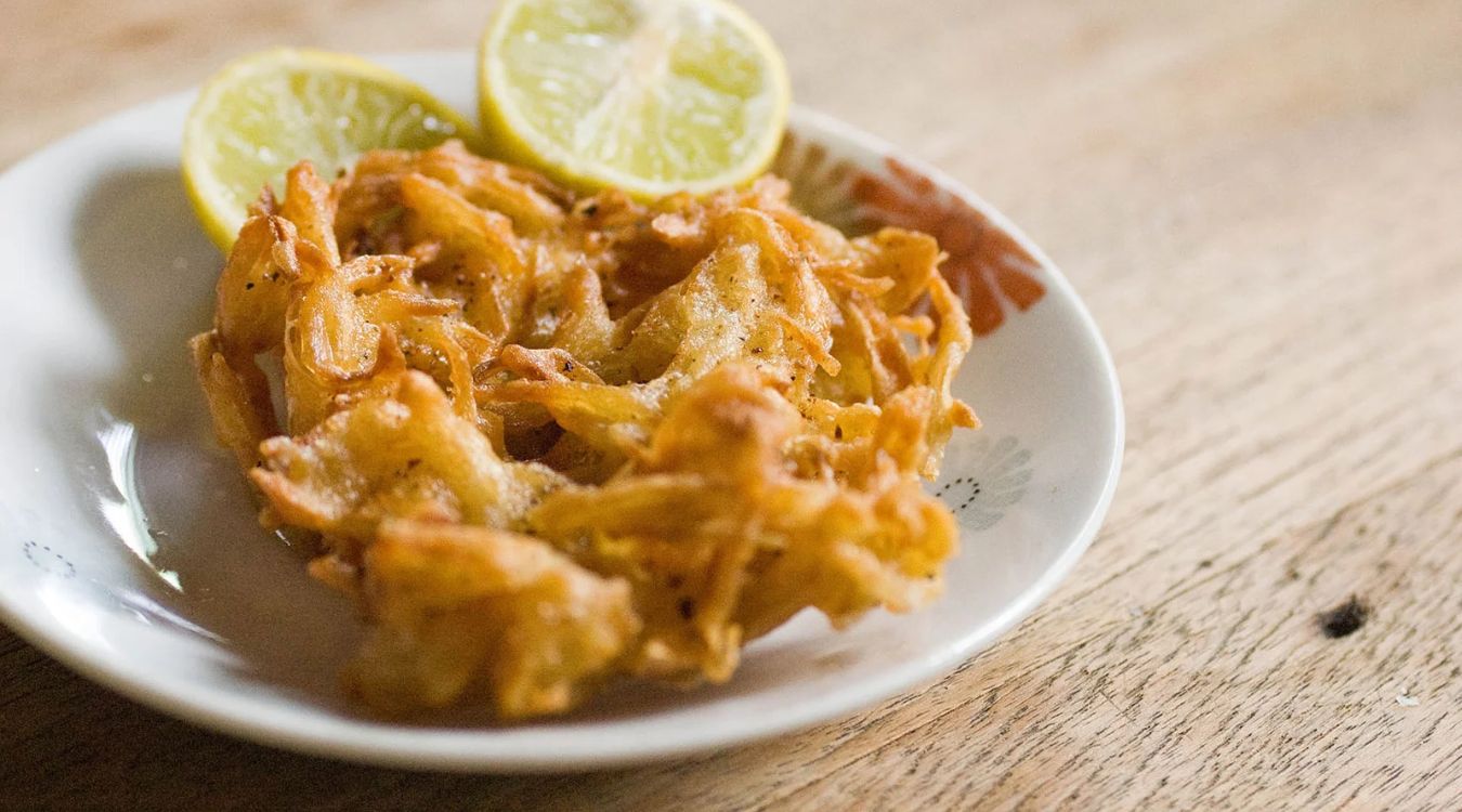 onion-fritters-kyet-thun-kyaw-recipe